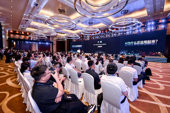 股票入门 2025数博会 | 每日互动方毅：无数不智，让AI把私有数据用起来